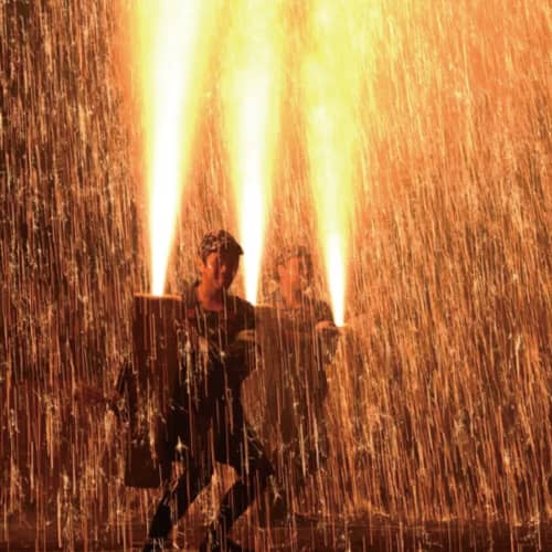 夏の思い出をカラフルに彩る花火づくりのプロ集団