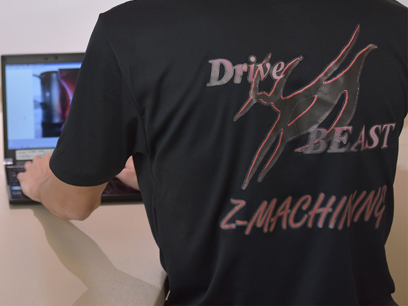 Drive BEASTのロゴTシャツ