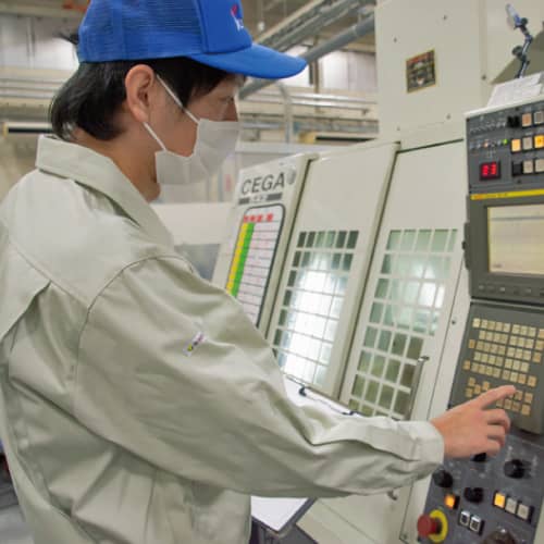 プラスチック複合部品で自動車産業を支える企業、イトモル