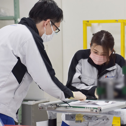 【家庭と仕事の両立を応援！】クリーンルーム内での機械の組み立て作業員を募集中！（正社員）