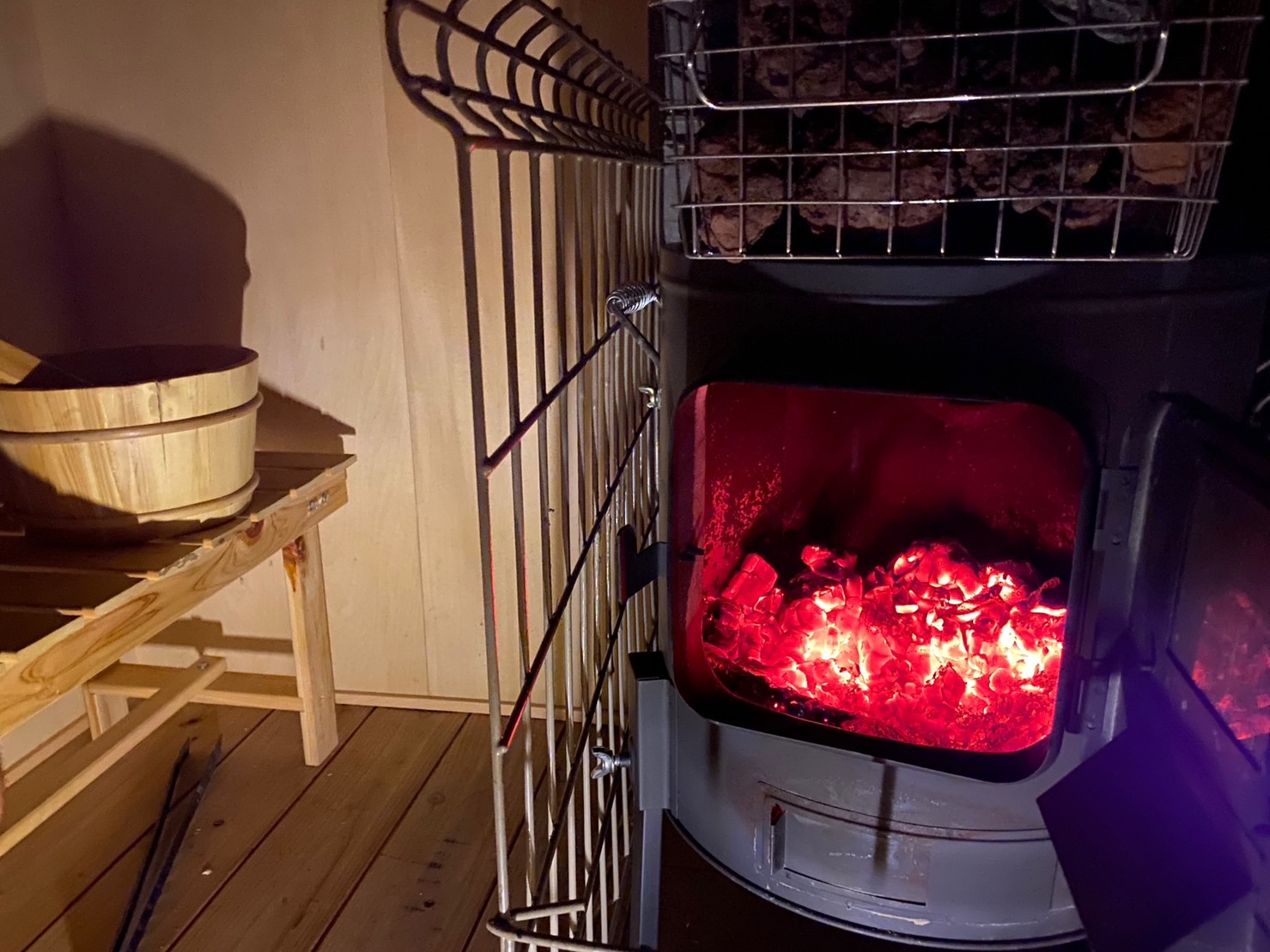 アウトドアサウナ_サウナカー中