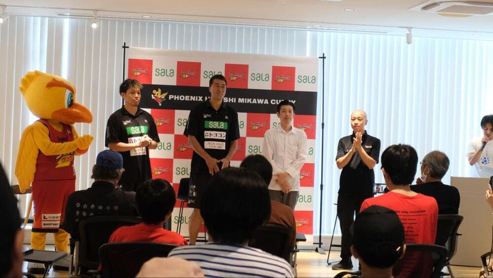 フェニックスキーマカレー販売記念トークイベントの様子