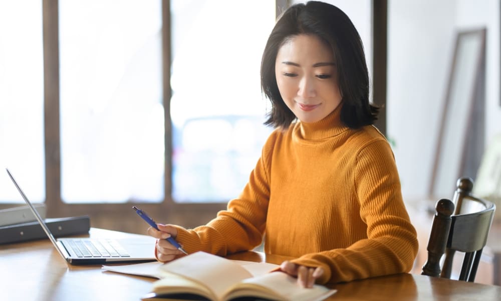 アップデート時間_勉強女性